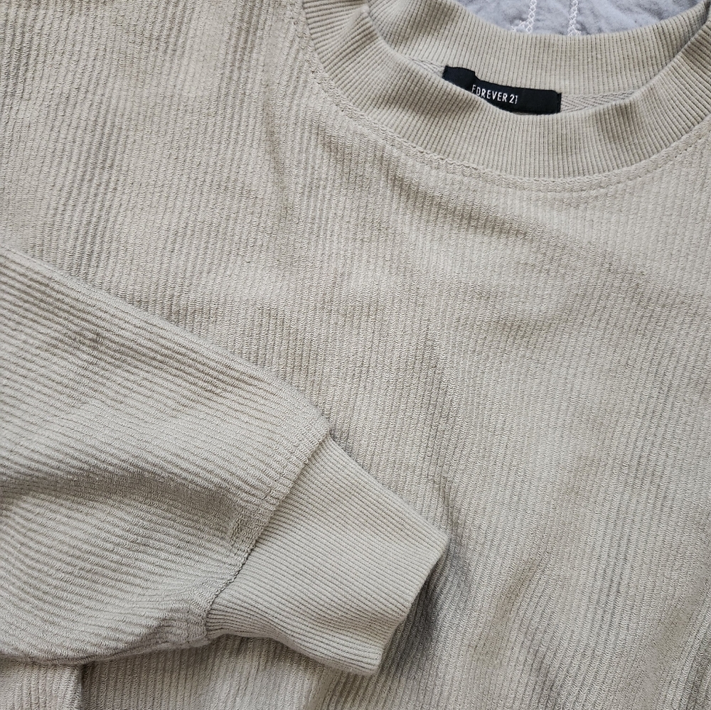 Slae 3 for $15: Light green crop long sleeve - Picture 2 of 4